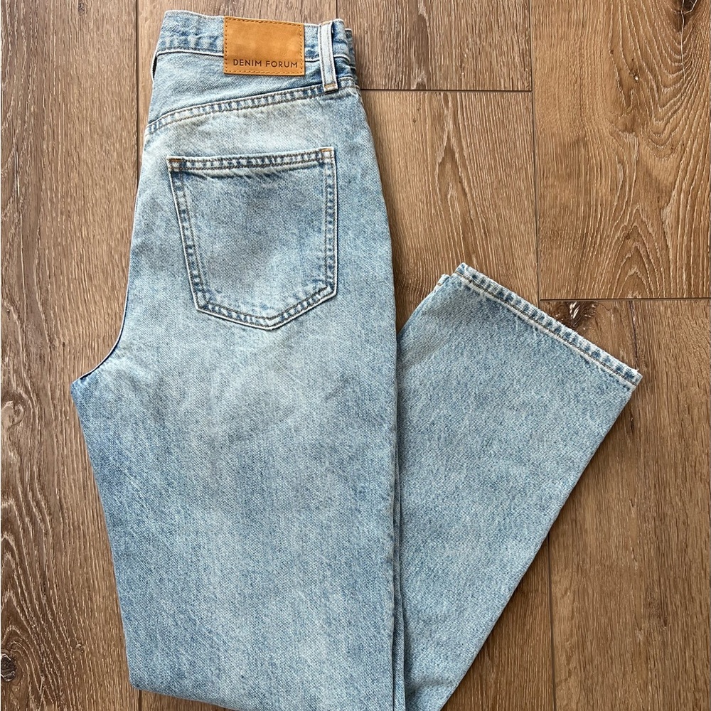 Aritzia Denim Forum The Joni High Rise Loose 29L
Super high-waisted loose jeans